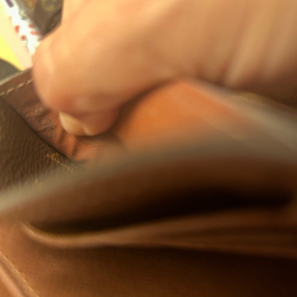 Authentic Louis Vuitton Portefeuille Sarah Wallet - Picture 16 of 17